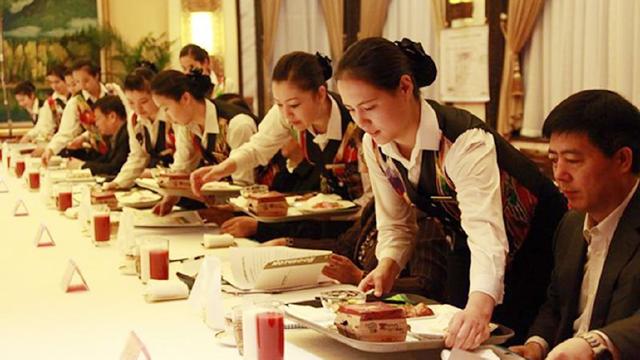 除夕團圓夜 致敬年夜飯背后的堅守者