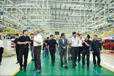 汽車(chē)評(píng)價(jià)研究院專家團(tuán)走進(jìn)哪吒汽車(chē)